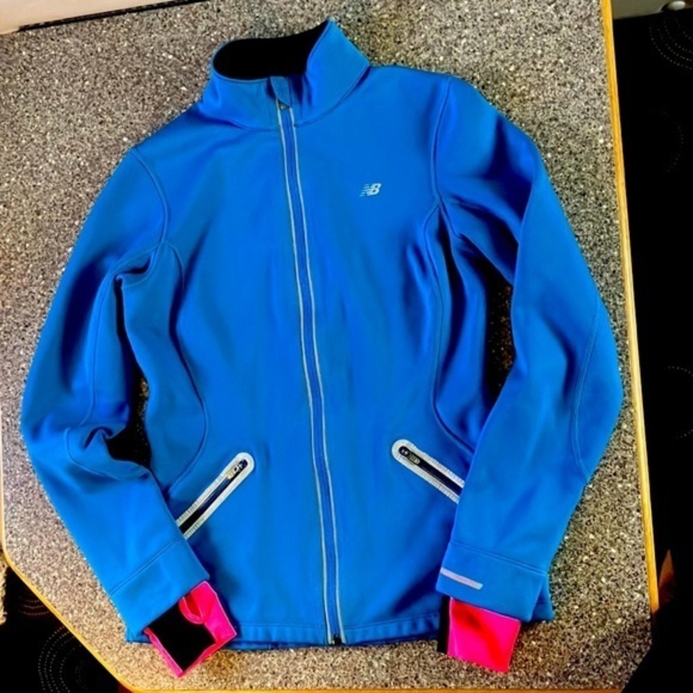New balance, women’s running jacket extra small.